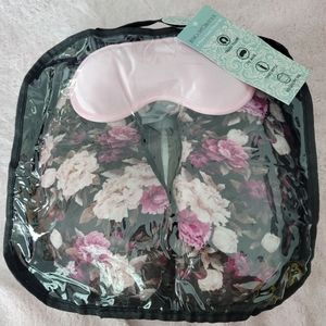 2 for $20 Jessica McClintock travel pillow 4-piece set